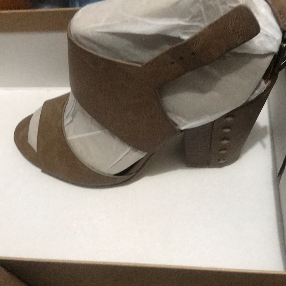 Tan open heels - Picture 3 of 3